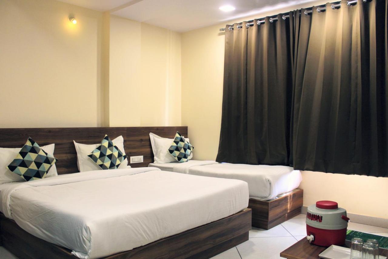 Maruti Group Of Hotels - Shri Naman Nāthdwāra エクステリア 写真