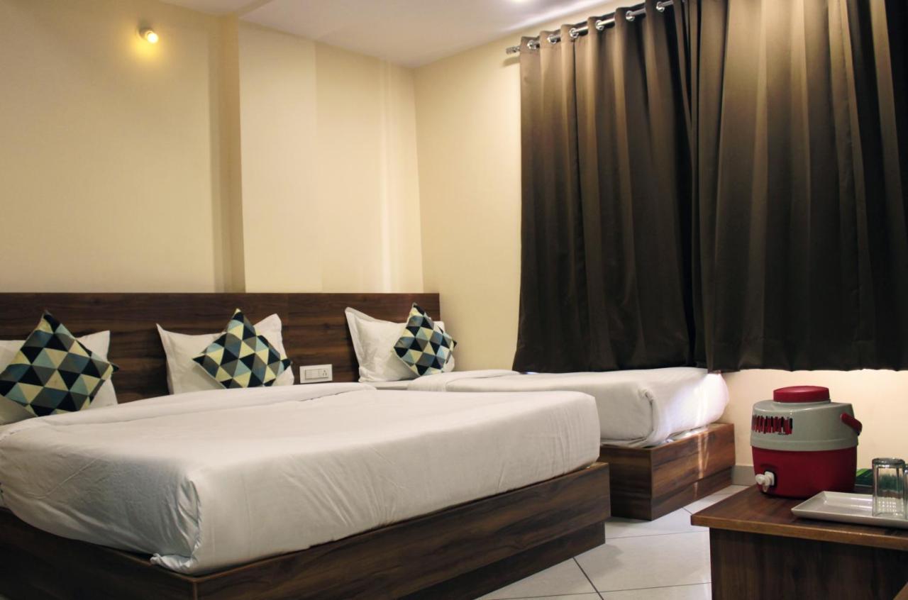 Maruti Group Of Hotels - Shri Naman Nāthdwāra エクステリア 写真