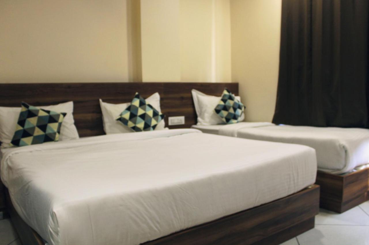 Maruti Group Of Hotels - Shri Naman Nāthdwāra エクステリア 写真