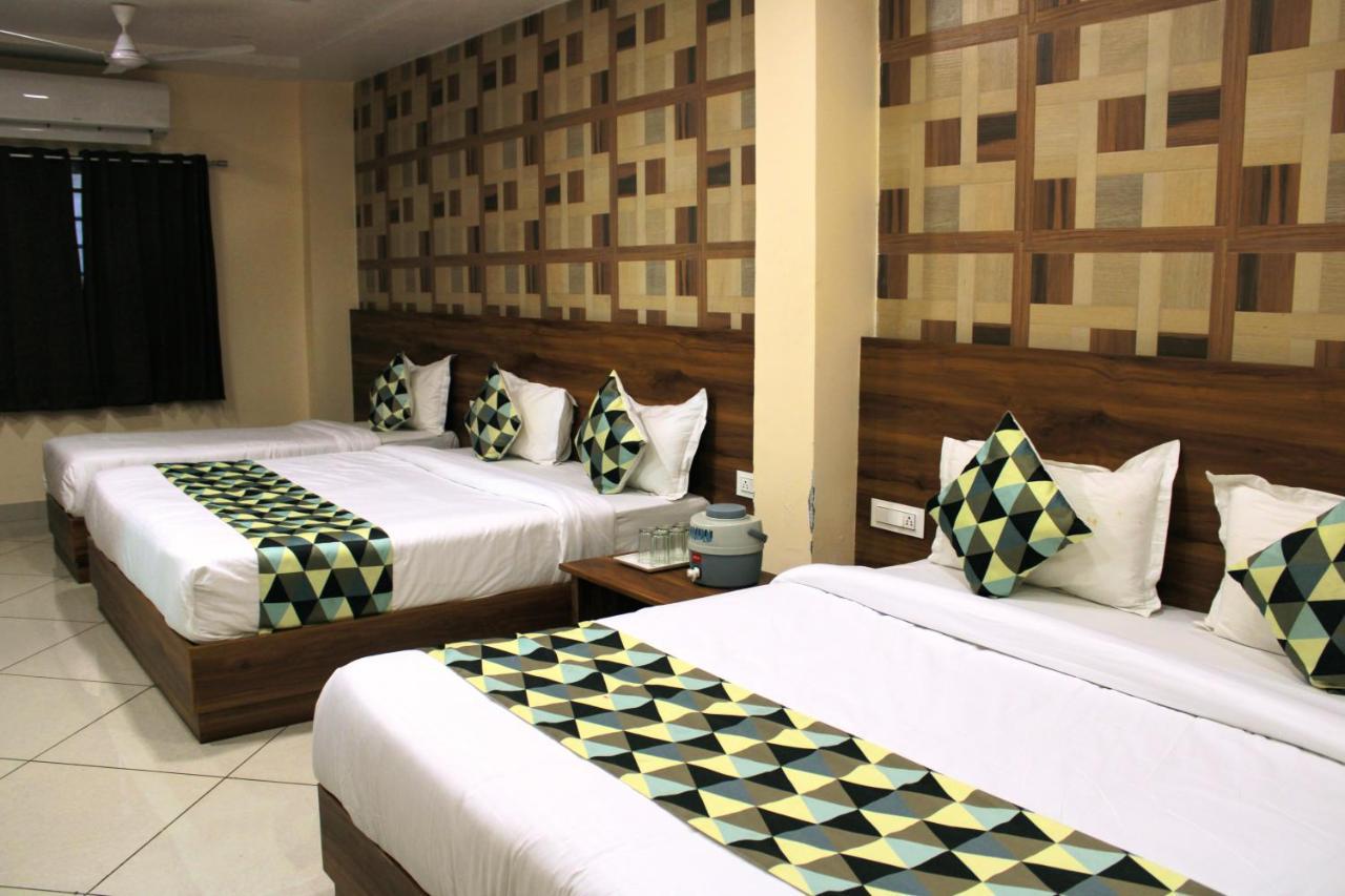 Maruti Group Of Hotels - Shri Naman Nāthdwāra エクステリア 写真