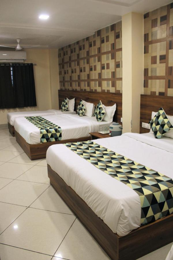 Maruti Group Of Hotels - Shri Naman Nāthdwāra エクステリア 写真