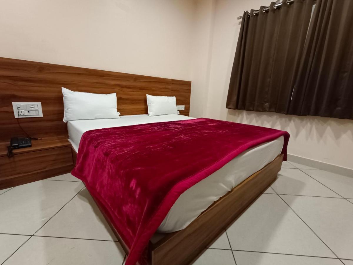 Maruti Group Of Hotels - Shri Naman Nāthdwāra エクステリア 写真