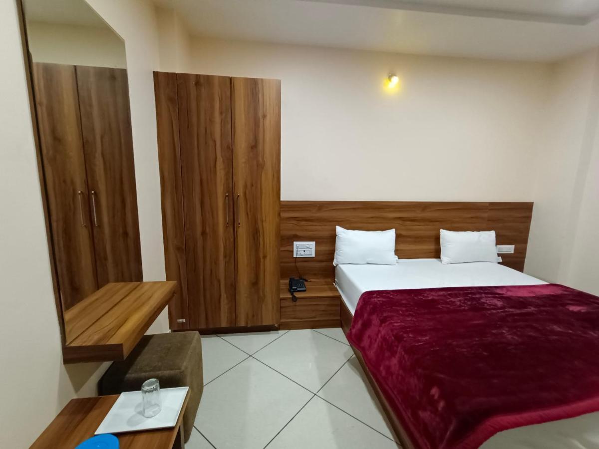 Maruti Group Of Hotels - Shri Naman Nāthdwāra エクステリア 写真