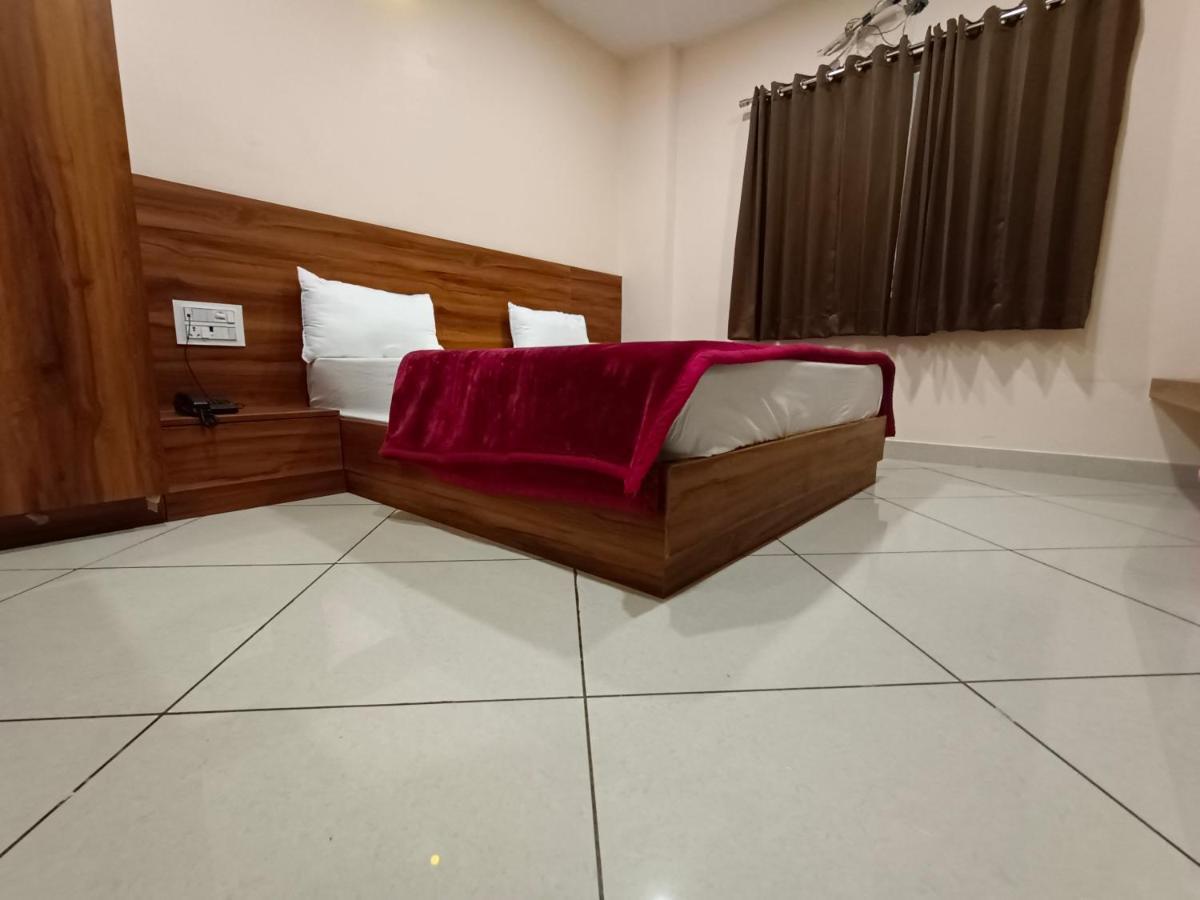 Maruti Group Of Hotels - Shri Naman Nāthdwāra エクステリア 写真