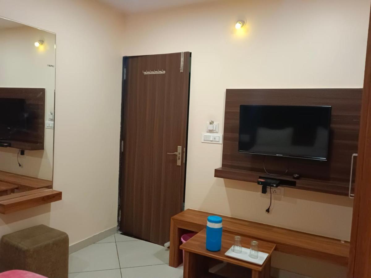 Maruti Group Of Hotels - Shri Naman Nāthdwāra エクステリア 写真