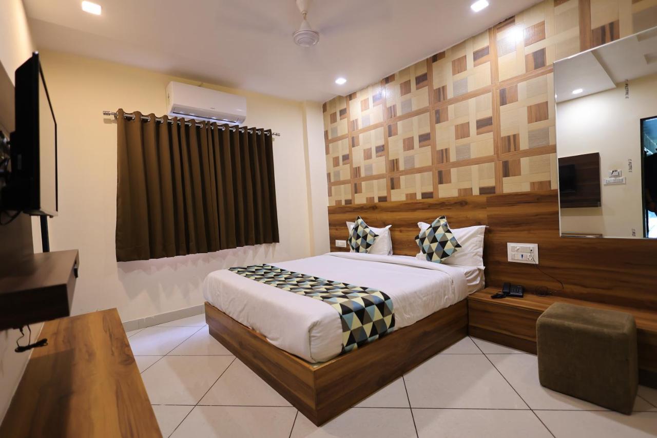 Maruti Group Of Hotels - Shri Naman Nāthdwāra エクステリア 写真