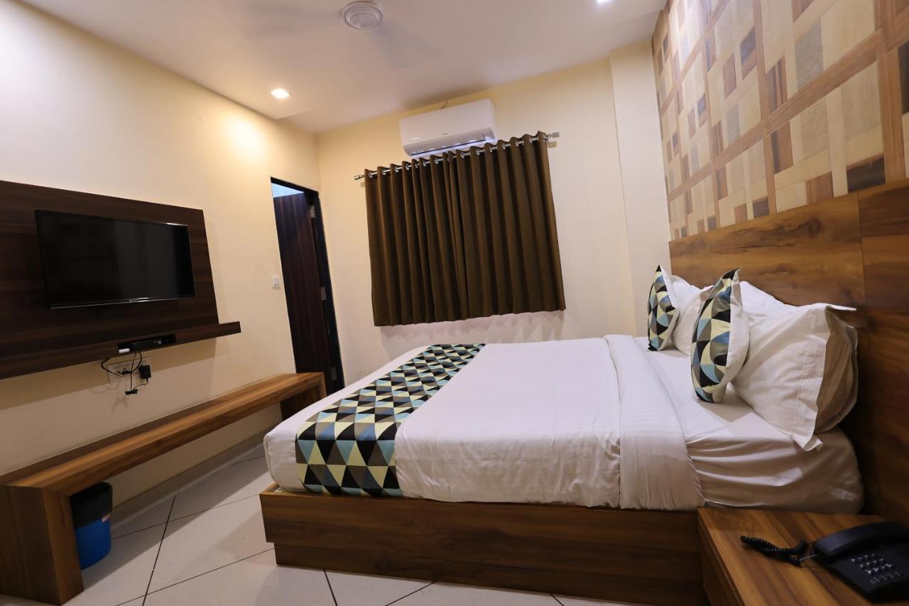 Maruti Group Of Hotels - Shri Naman Nāthdwāra エクステリア 写真