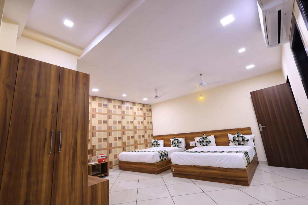 Maruti Group Of Hotels - Shri Naman Nāthdwāra エクステリア 写真