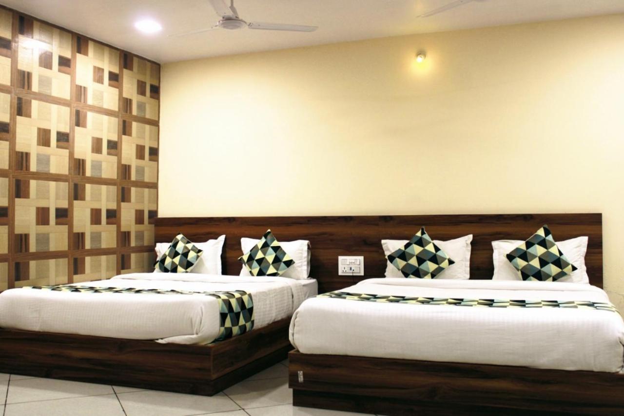 Maruti Group Of Hotels - Shri Naman Nāthdwāra エクステリア 写真