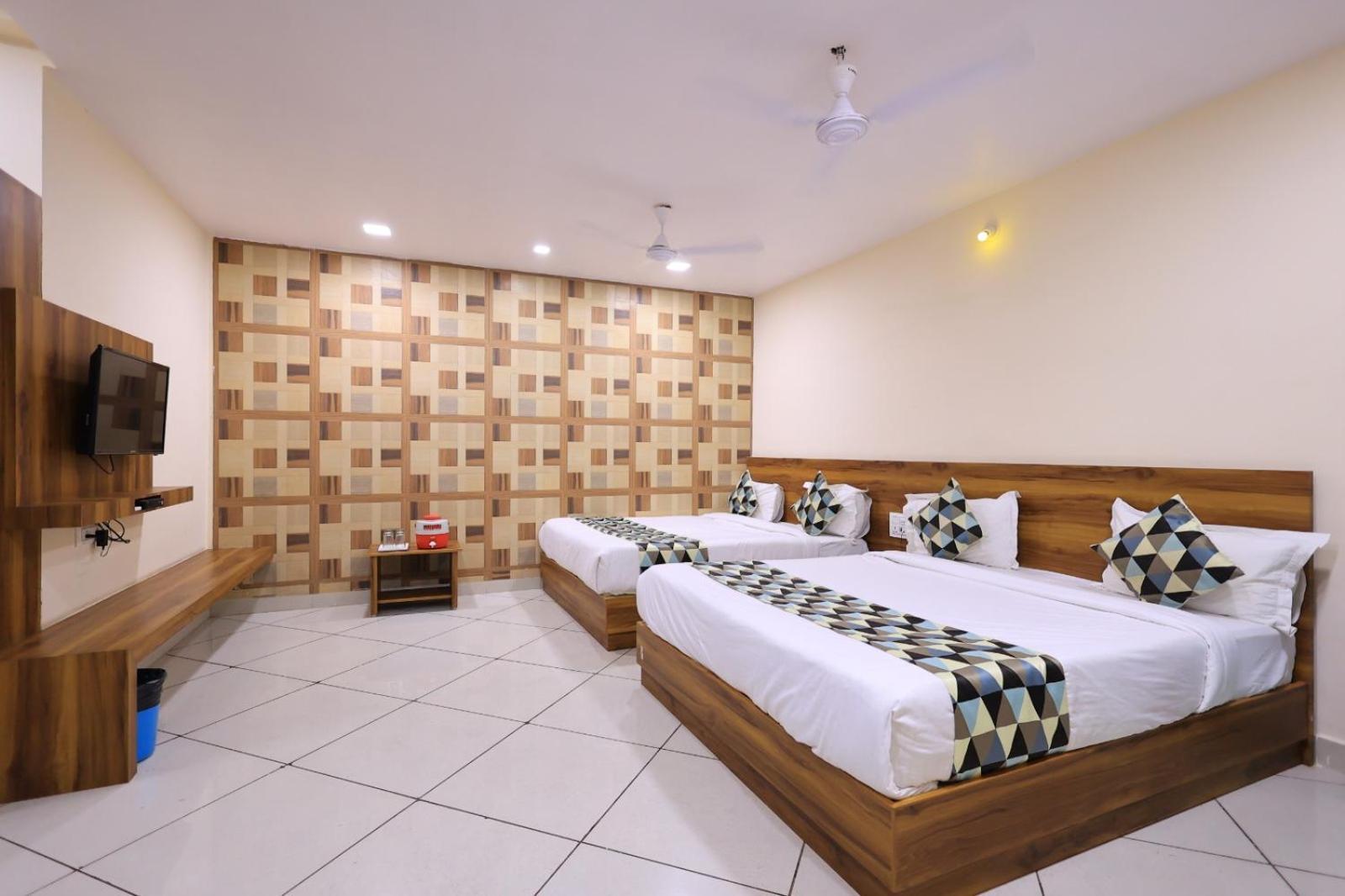 Maruti Group Of Hotels - Shri Naman Nāthdwāra エクステリア 写真